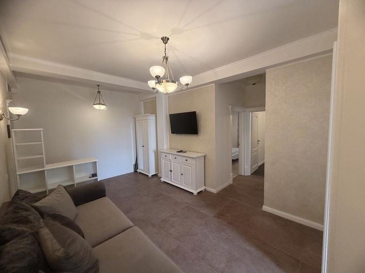 Apartament cu 3 camere decomandat în Dumbrăvița