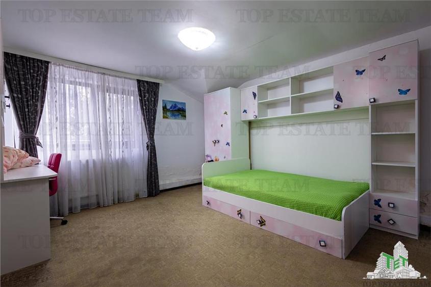 Casă individuală cu 5 camere cu Canalizare în Central