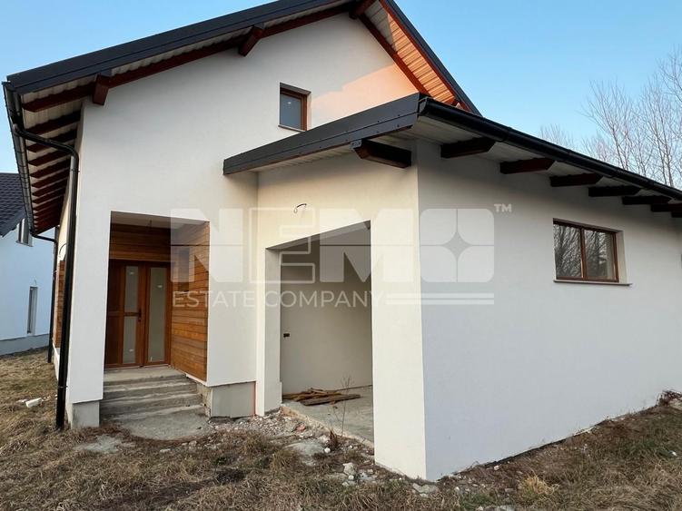 Casă individuală cu 4 camere cu Canalizare în Central