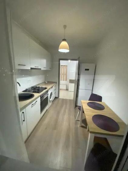 Apartament cu 3 camere decomandat în Centura