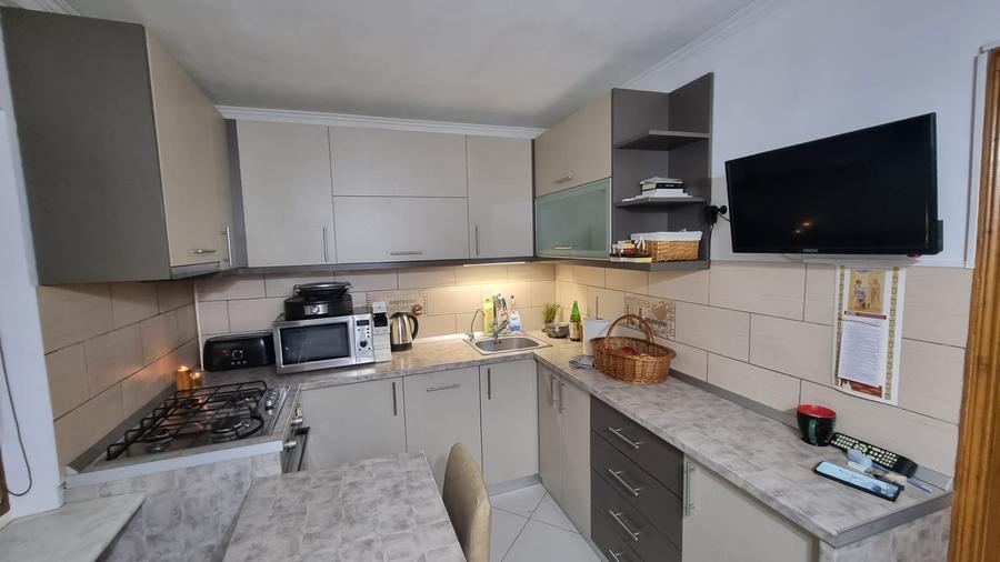 Apartament cu 4 camere decomandat în Nicolina