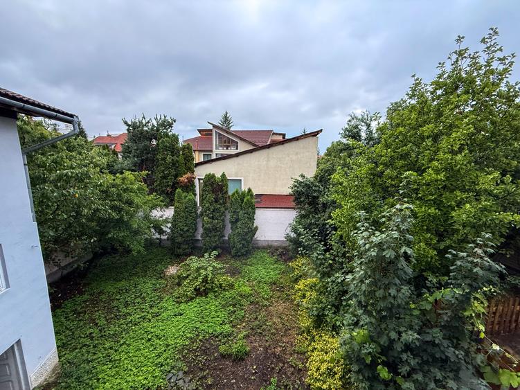 Casă individuală cu 7 camere cu Canalizare în Dealul Cetății