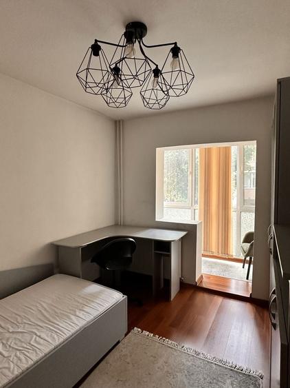 Apartament cu 3 camere decomandat în Medicină