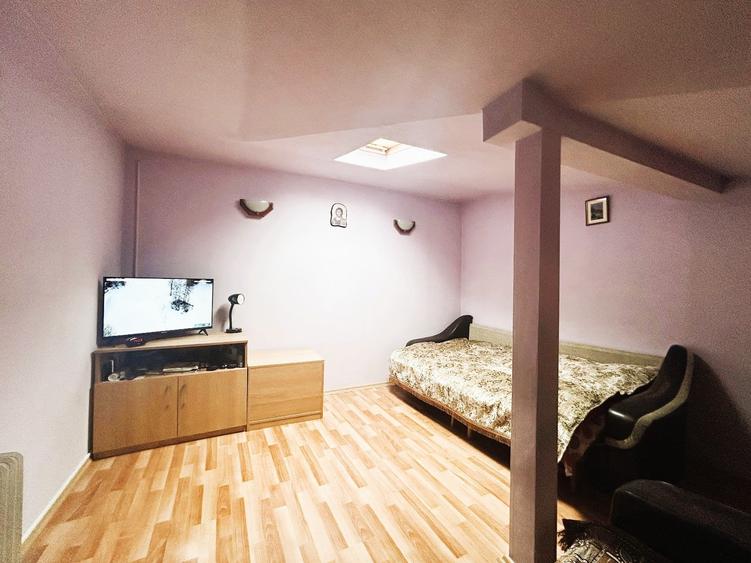Apartament cu 3 camere semidecomandat în Armeneasca