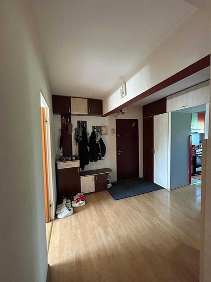 Apartament cu 3 camere decomandat în Iosia