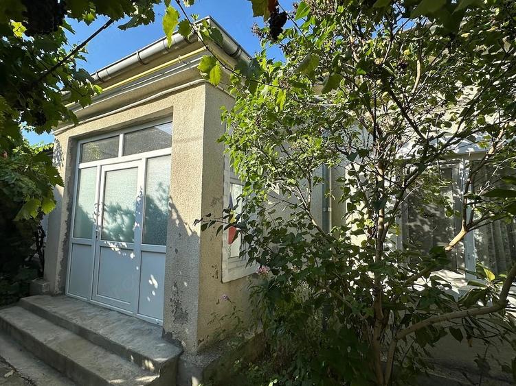 Casă cu 4 camere cu Teren 680 Mp în Central