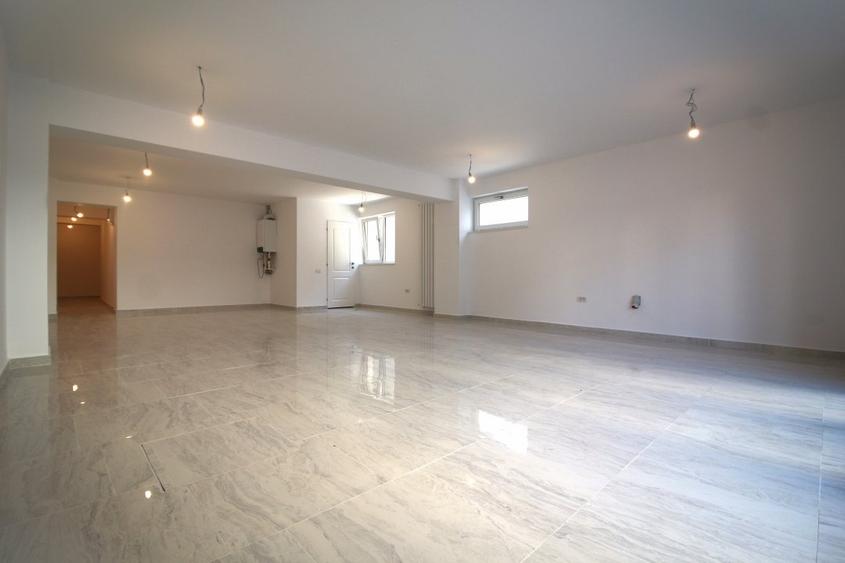 Spațiu comercial, de 67.400001525879 mp, în Dacia