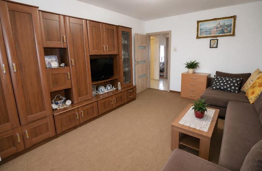 Apartament 2 camere decomandat, etajul 3 ,mobilat ,utilat , parcare ,boxa Astra- - 7