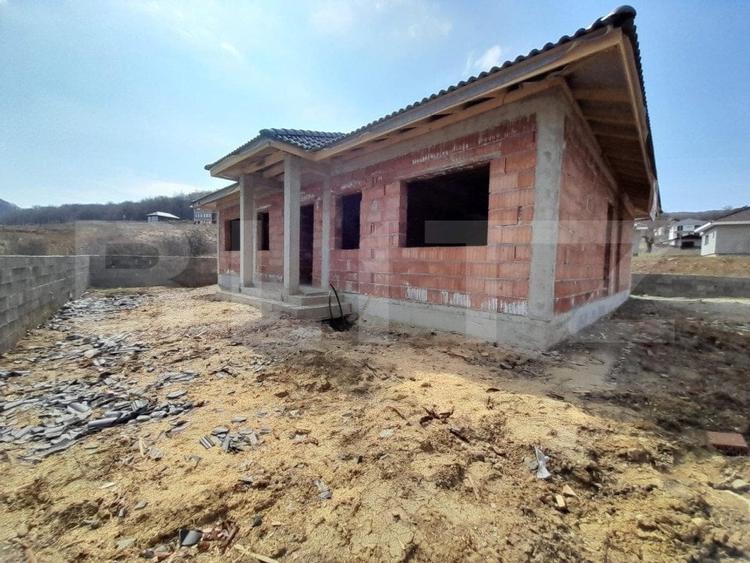 Casă individuală cu 4 camere cu Teren 1000 Mp în Exterior Est