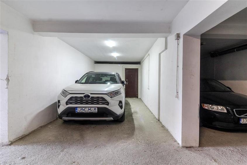 Apartament cu 3 camere semidecomandat, mobilat în Andrei Mureșanu