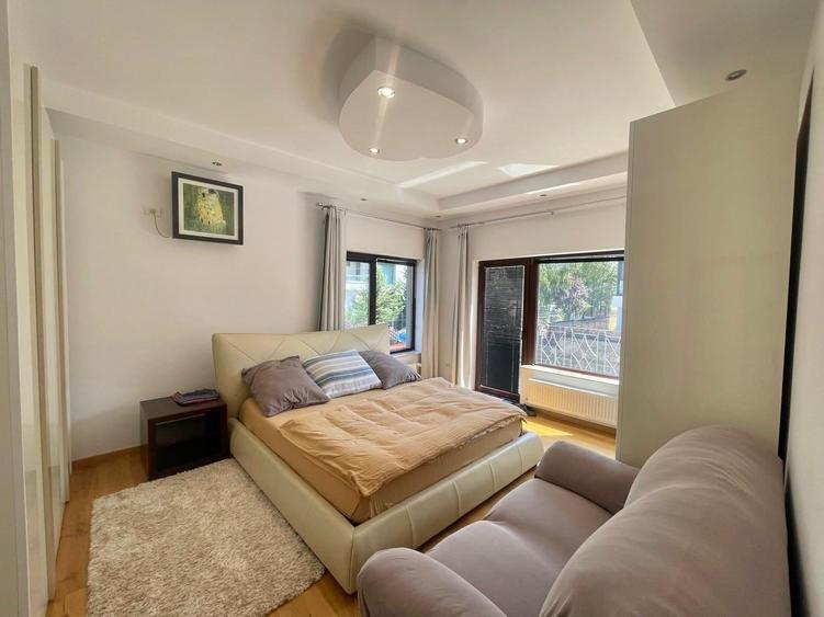 Casă cu 9 camere cu Teren 862 Mp în Pipera