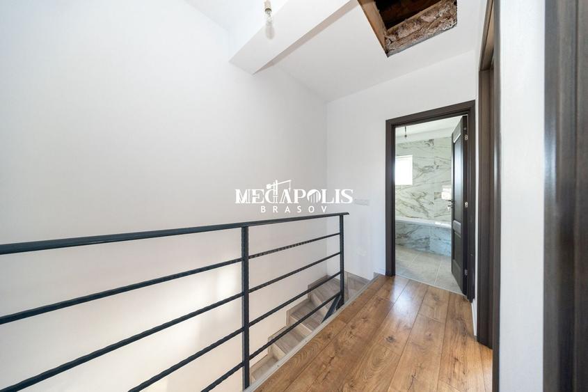 Duplex cu 4 camere cu Canalizare în Sânpetru