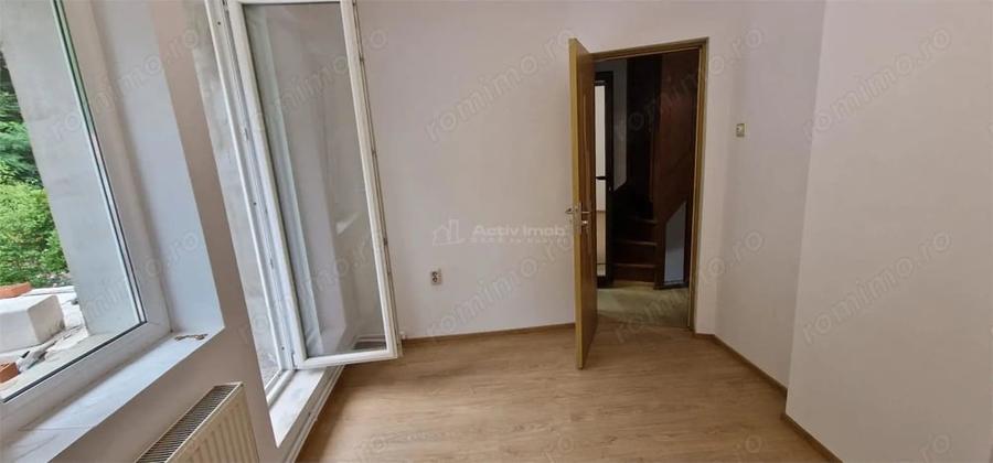Casă cu 5 camere cu Teren 155 Mp în Muncitoresc