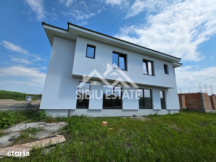 Casă cu 4 camere cu Teren 230 Mp în Central