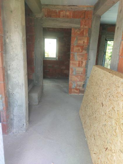 Casă cu 4 camere în Valea Adâncă