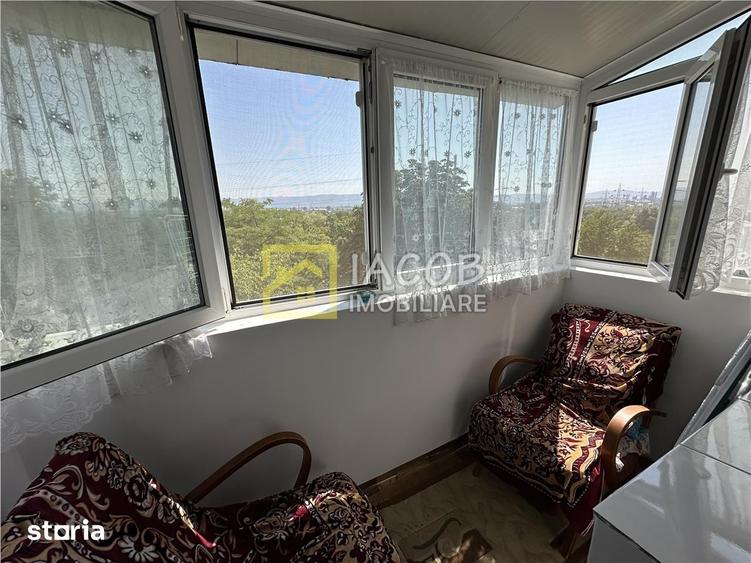 Apartament cu 3 camere decomandat în Republicii