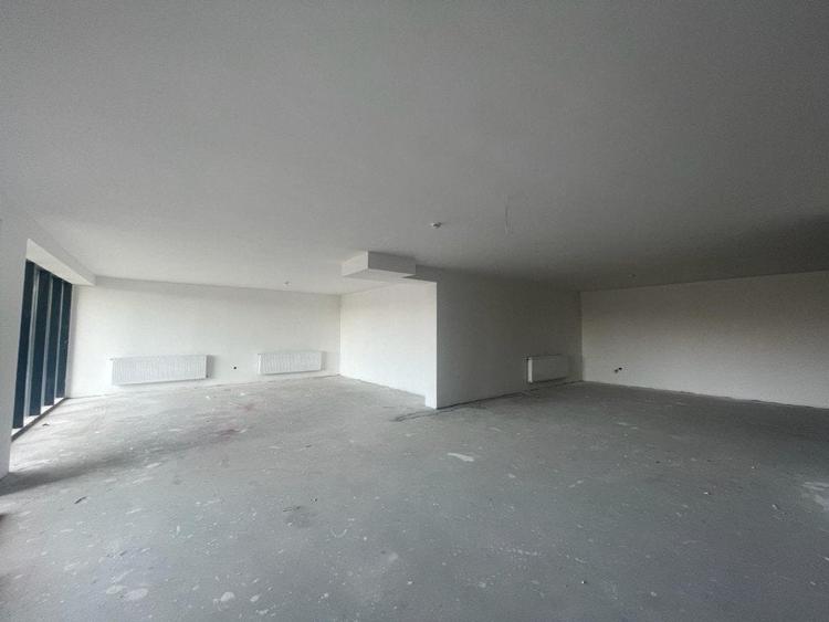 Spațiu comercial, de 269 mp, în Florești