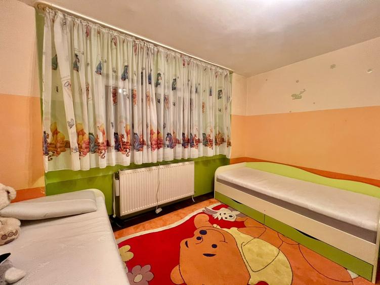 Apartament cu 3 camere decomandat, mobilat în Lunei