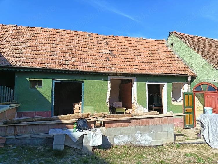 Casă cu Teren 1565 Mp în Sângătin
