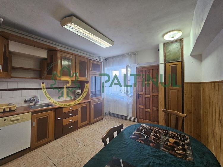 Apartament cu 4 camere decomandat, mobilat în Mihai Viteazul