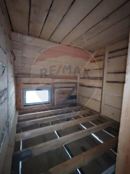 Casă individuală cu 8 camere cu Piscina în Poiana Stampei