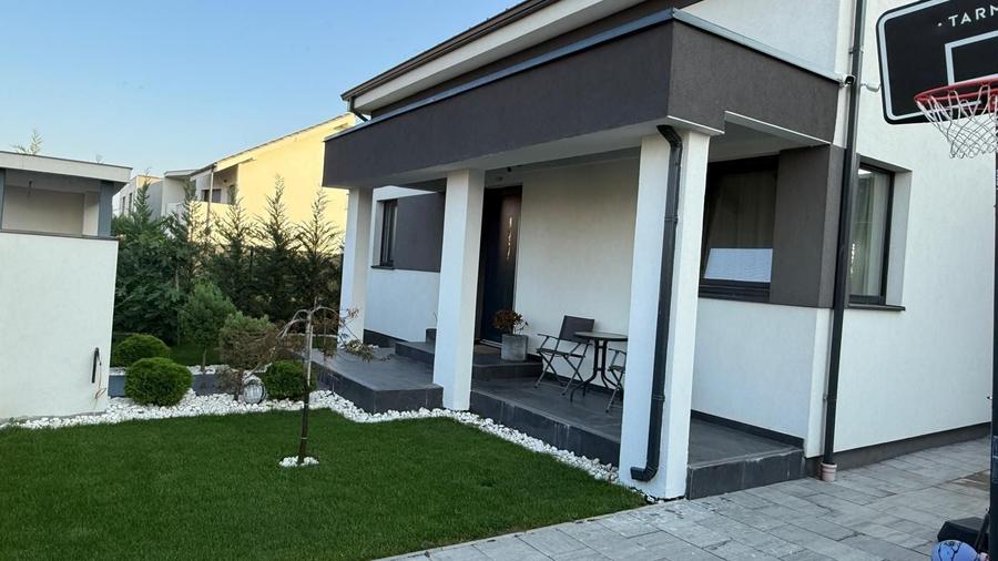 Casă individuală cu 6 camere cu Canalizare în Dumbrăvița