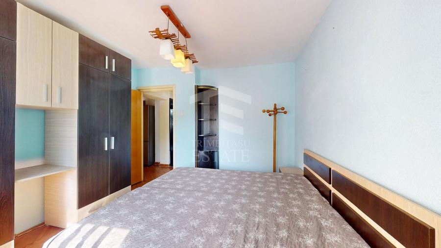 Apartament cu 3 camere decomandat, mobilat în Decebal
