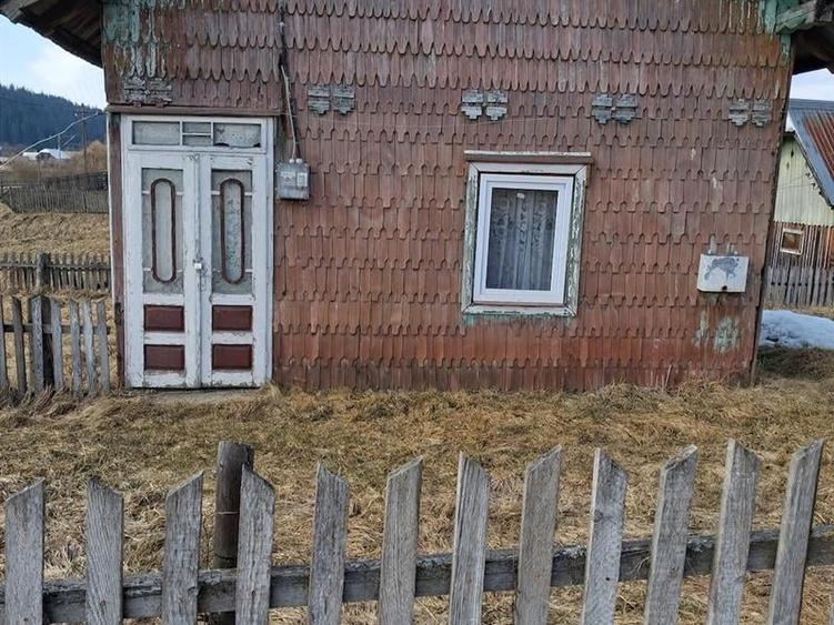Casă individuală cu 2 camere cu Teren 15220 Mp în Coșna