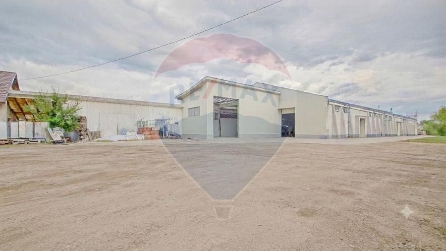Spațiu industrial, de 1,716 mp, în Est