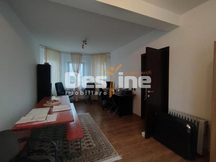 Casă individuală cu 4 camere cu Canalizare în Central