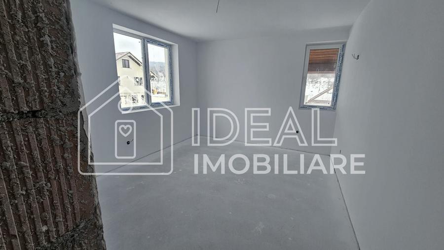 Duplex cu 4 camere cu Canalizare în Central