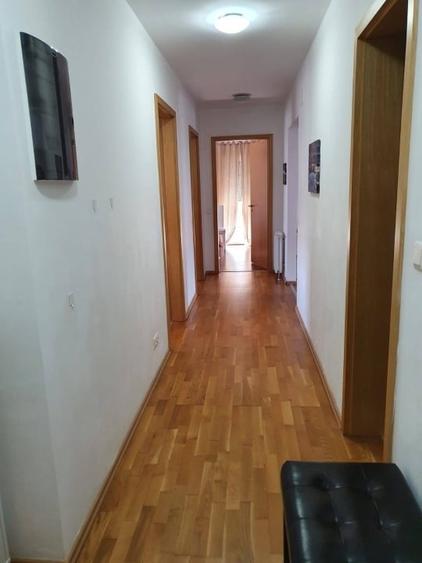 Apartament cu 3 camere decomandat, mobilat în Central