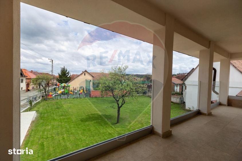 Spațiu comercial, de 120 mp, în Rășinari