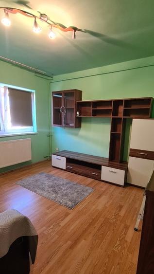 Garsonieră decomandată în Tudor