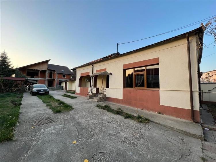 Casă individuală cu 4 camere cu Canalizare în Obor