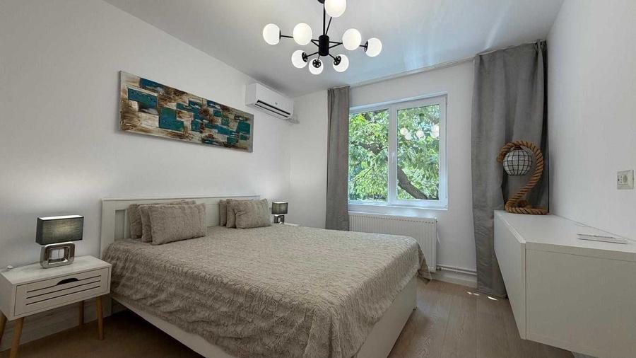 Apartament cu 3 camere semidecomandat în Lujerului