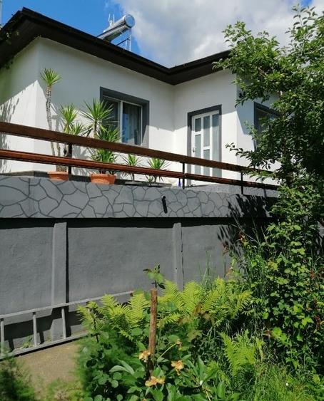 Casă individuală cu 5 camere cu Canalizare în Central