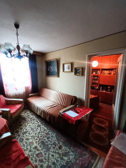 Apartament cu 3 camere semidecomandat în Rogerius