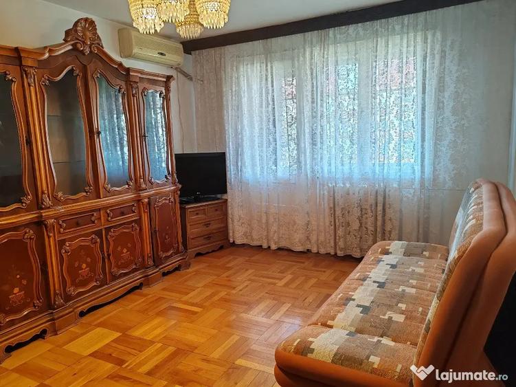 Apartament cu 3 camere semidecomandat în Central