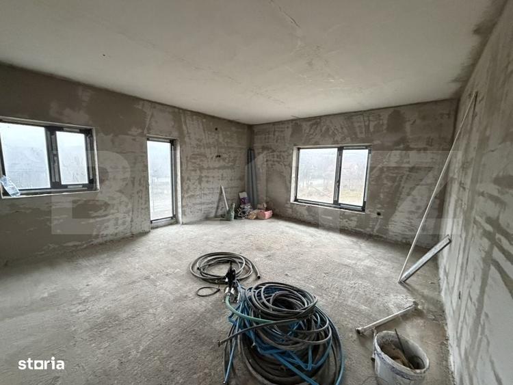 Apartament cu 4 camere decomandat în Stana