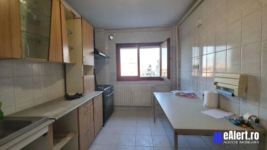Apartament cu 4 camere semidecomandat în 13 Septembrie