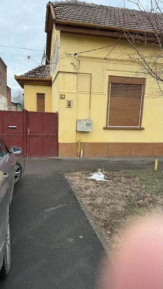 Casă cu Teren 1080 Mp în Central