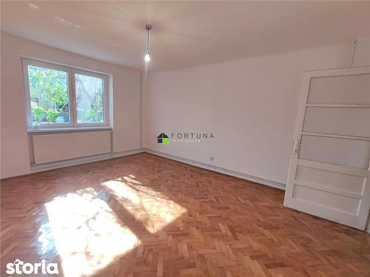 Casa singur in curte - Florilor - 7