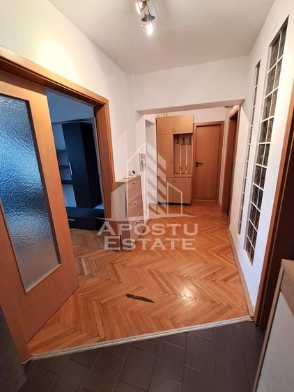 Apartament cu 3 camere decomandat, mobilat în Aradului