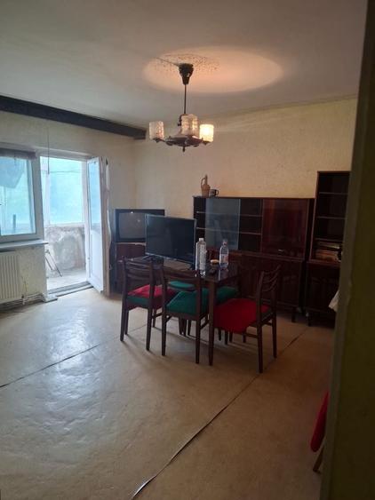 Apartament cu 3 camere decomandat în Tineretului