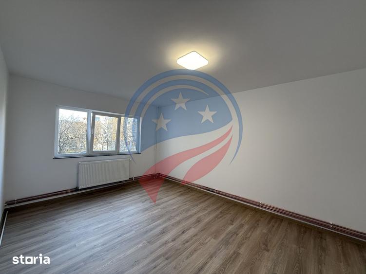 Apartament cu 4 camere decomandat în 1 Mai