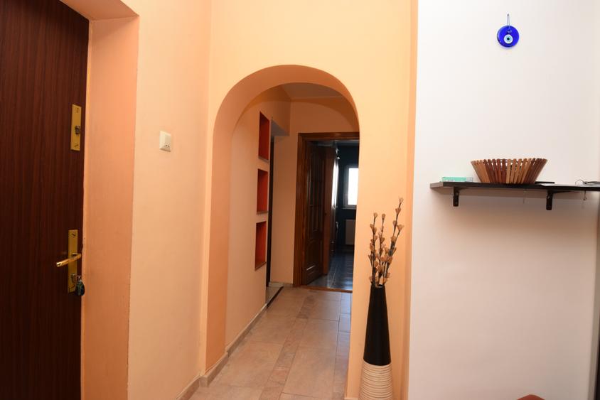 Apartament cu 3 camere semidecomandat în Nicolae Grigorescu