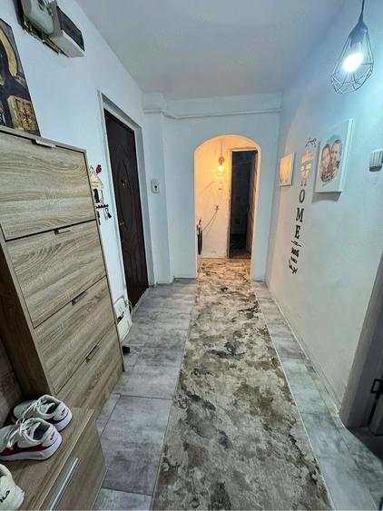 Apartament cu 2 camere decomandat în Rovine