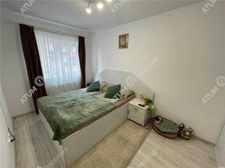 Apartament cu 3 camere semidecomandat, mobilat în Exterior Vest
