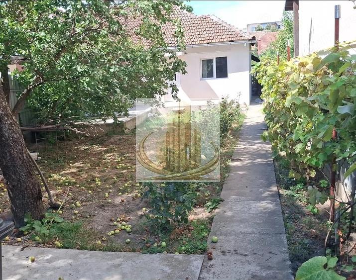 Casă cu 2 camere cu Teren 350 Mp în Central